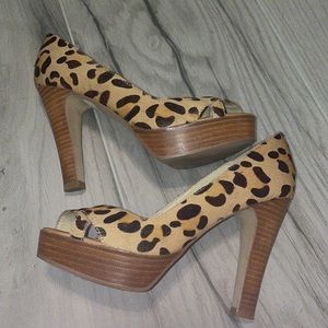 Steve Madden leopard peekaboo heels